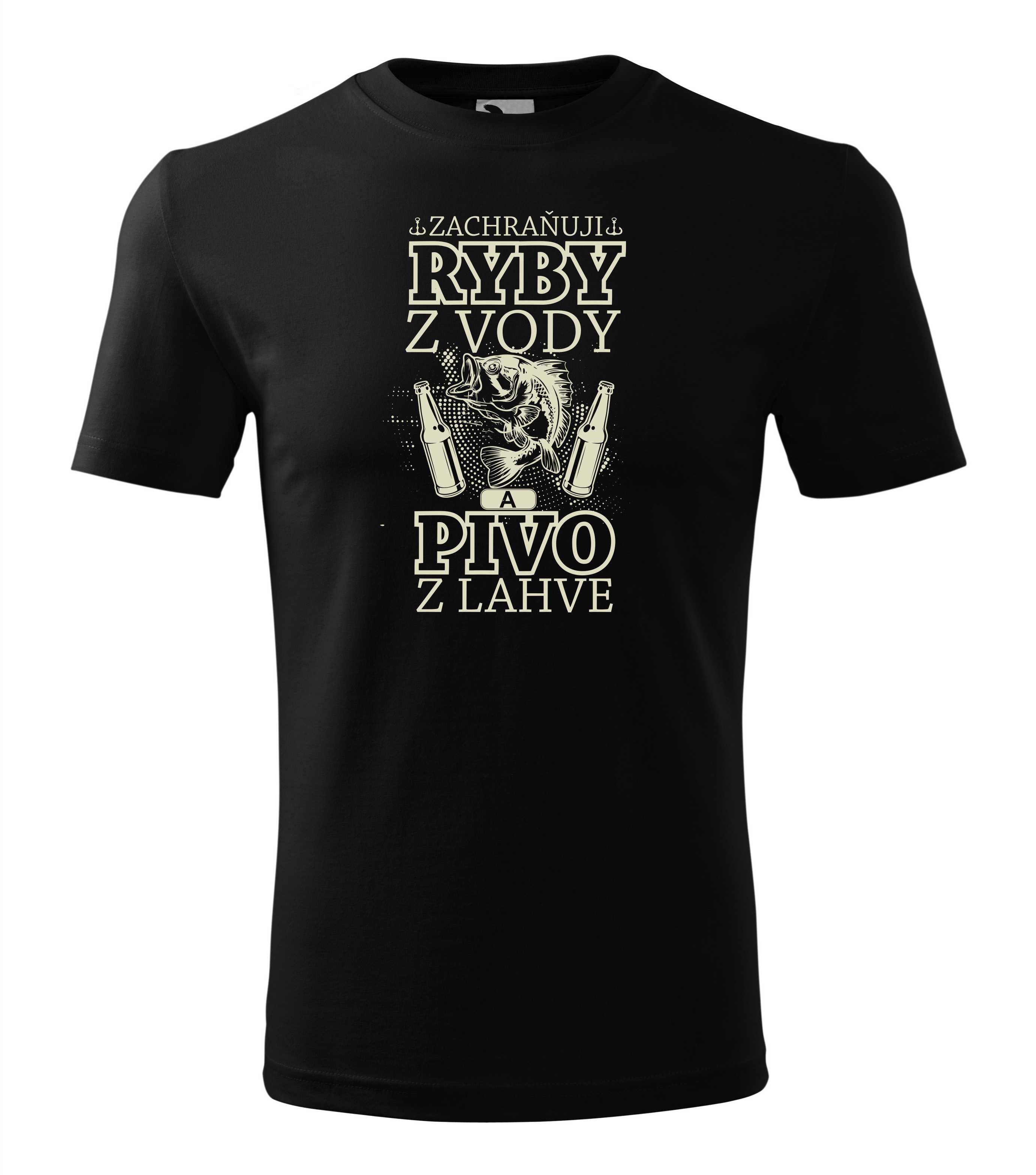 Tričko zachraňuju ryby z vody a pivo z lahve